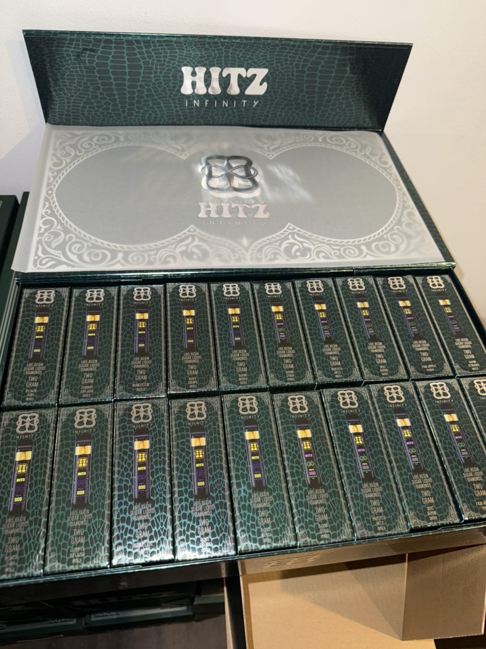 WhatsApp Image 2025-12-10 at 5.43.32 PM hitz infinity emerald edition reserve 2g disposable